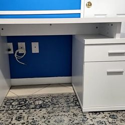 Desk White.       Escritorio Blanco