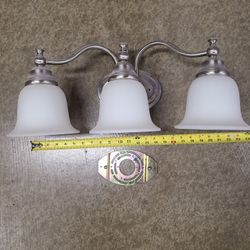 3-Light Bathroom Vanity Light (22-inches)