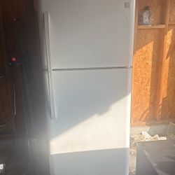 FREE REFRIGERATOR Lenore