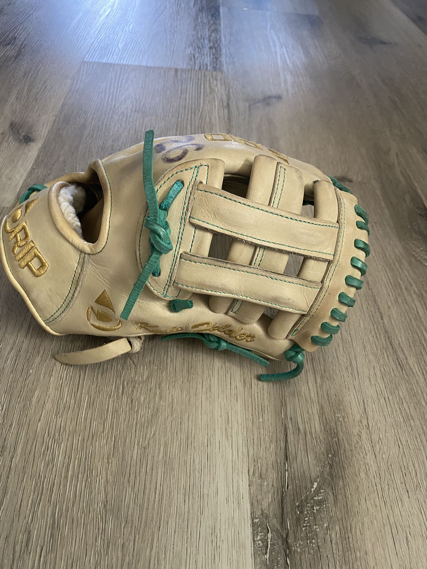 Japanese glove