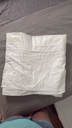 Twin bed skirt