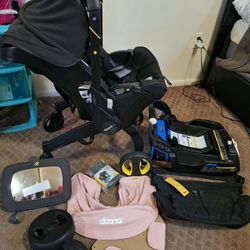 Doona Midnight Limited Edition All In One, With New Acessories $480. Se Habla Español.