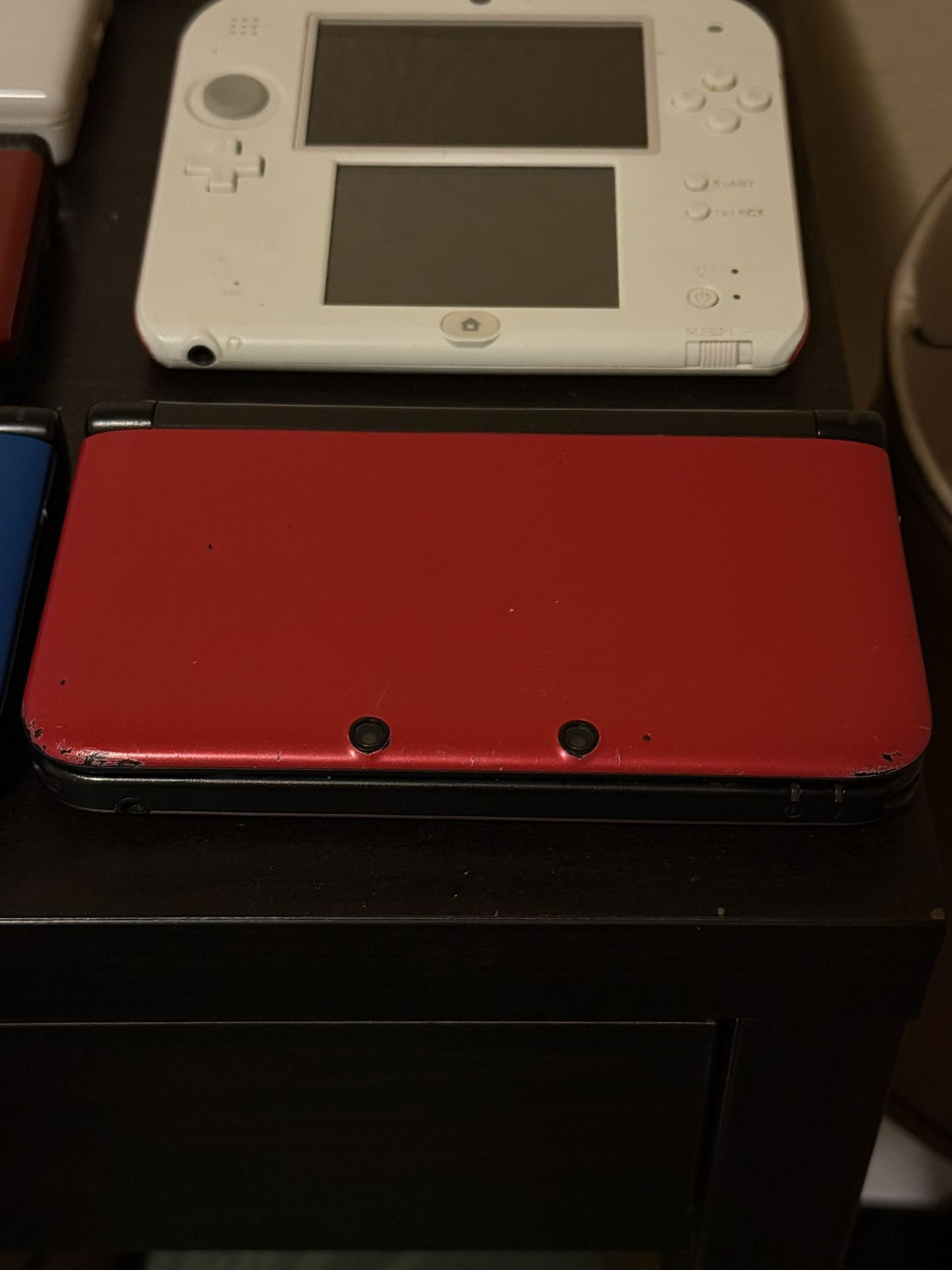 Red Nintendo 3DS XL