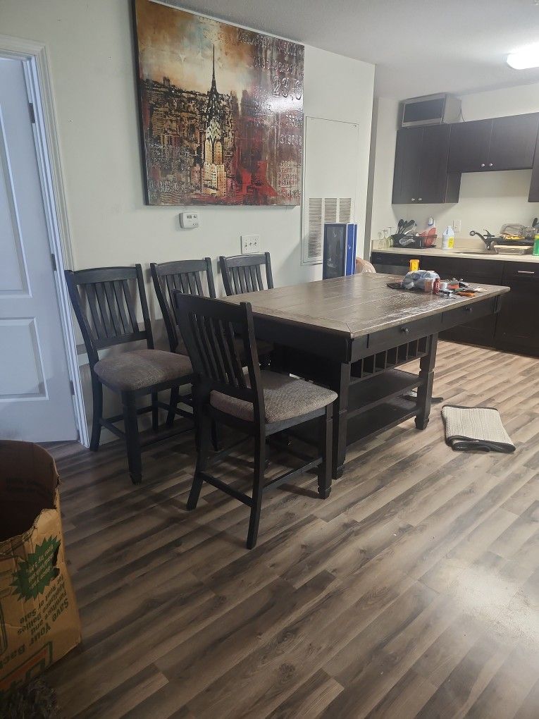 Ashley Dining TABLE