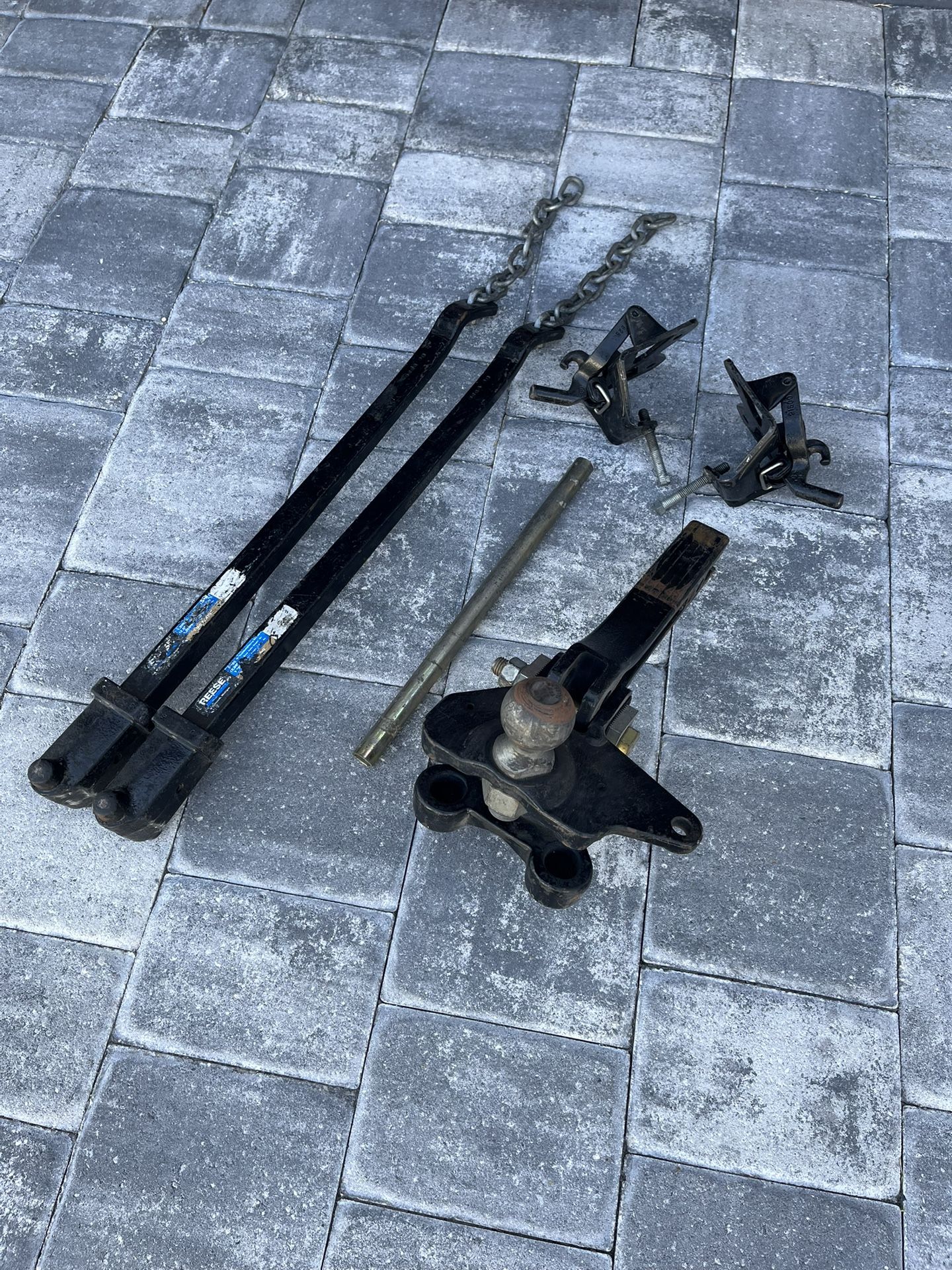 Weight Distribution Hitch, 12,000 lbs) Reese