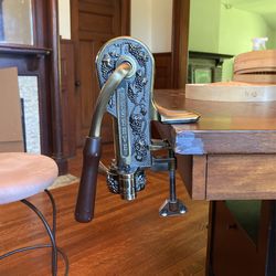 Vintners Reserve Clamp On Wine And Bottle Opener