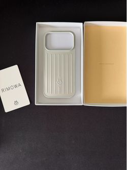 iPhone 17 pro rimowa case