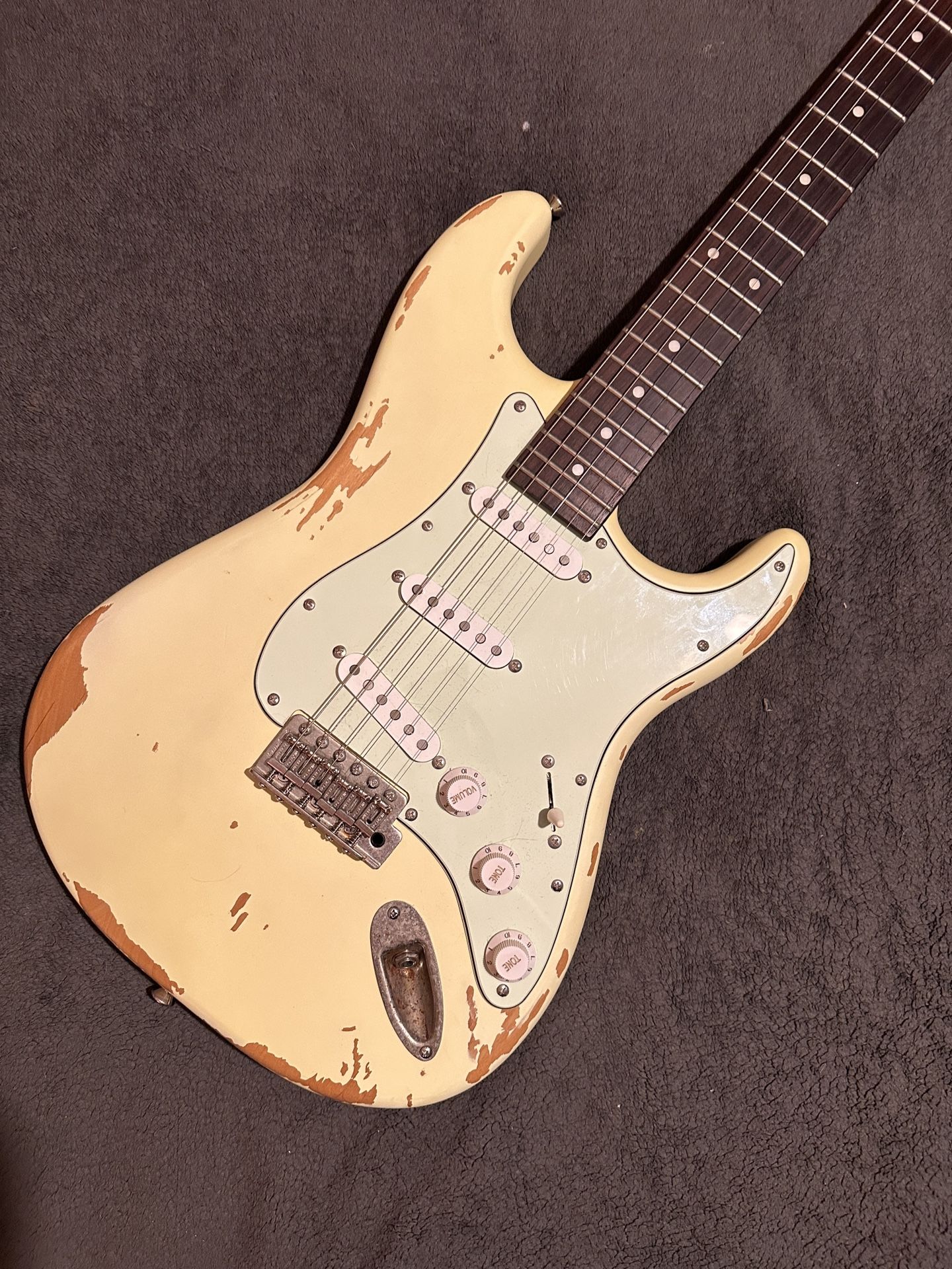 AIO Roadworn Strat