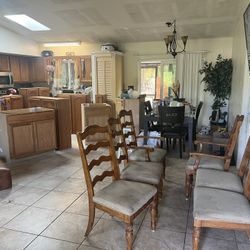 Dining Table & 6 Chairs