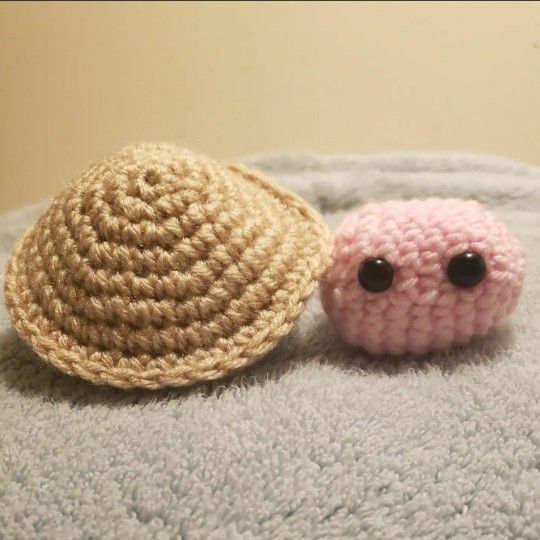 Crocheted Clam