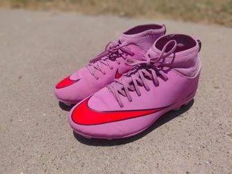 Nike Soccer Cleats 5Y