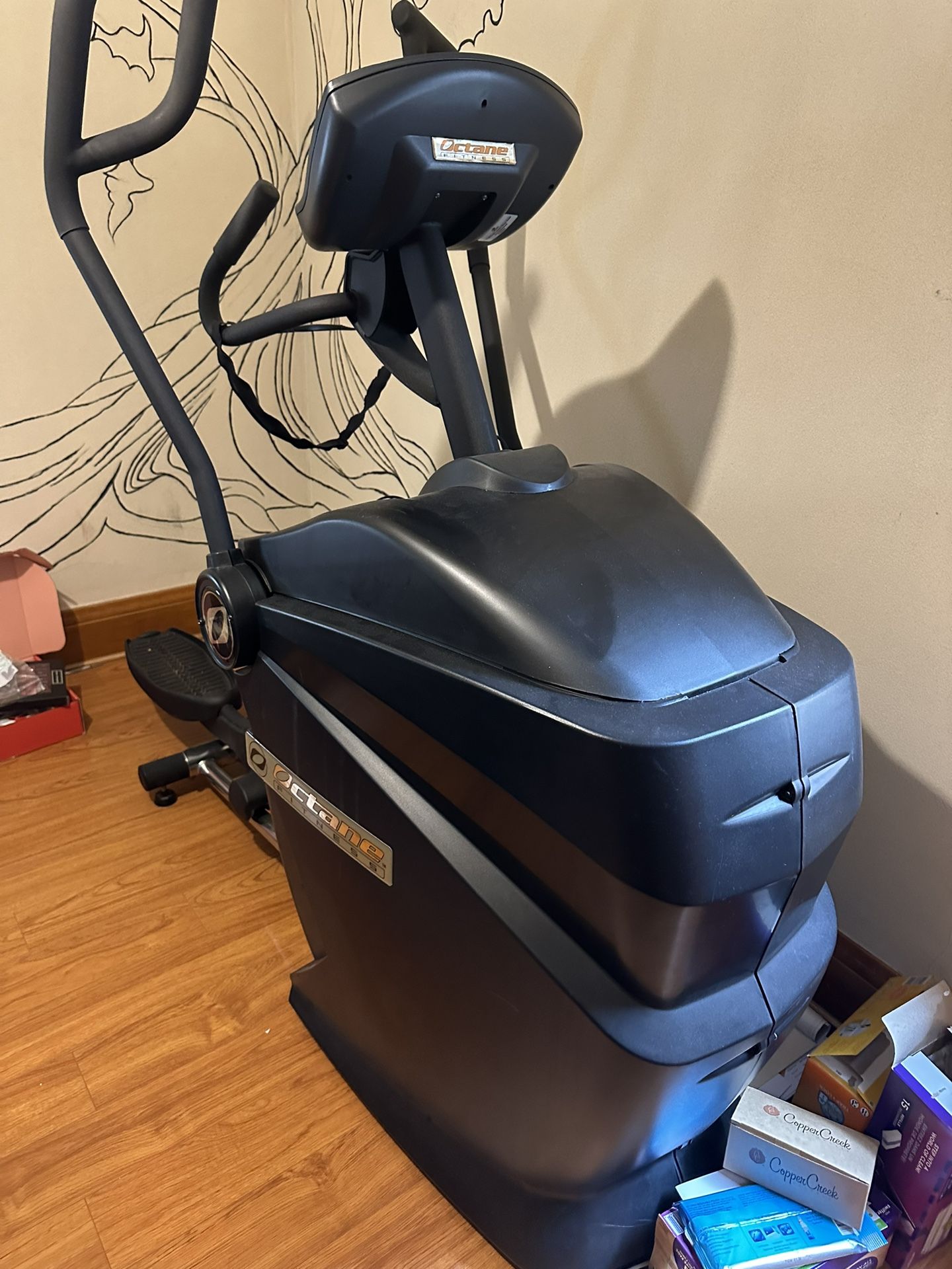 Octane 35e Elliptical Machine