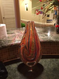 Glass vase showpiece