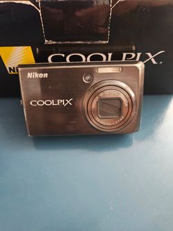 Nikon COOLPIX S600 10.0MP Digital Camera - Titanium silver