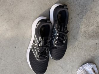 New balance shoes size 8 women’s never worn