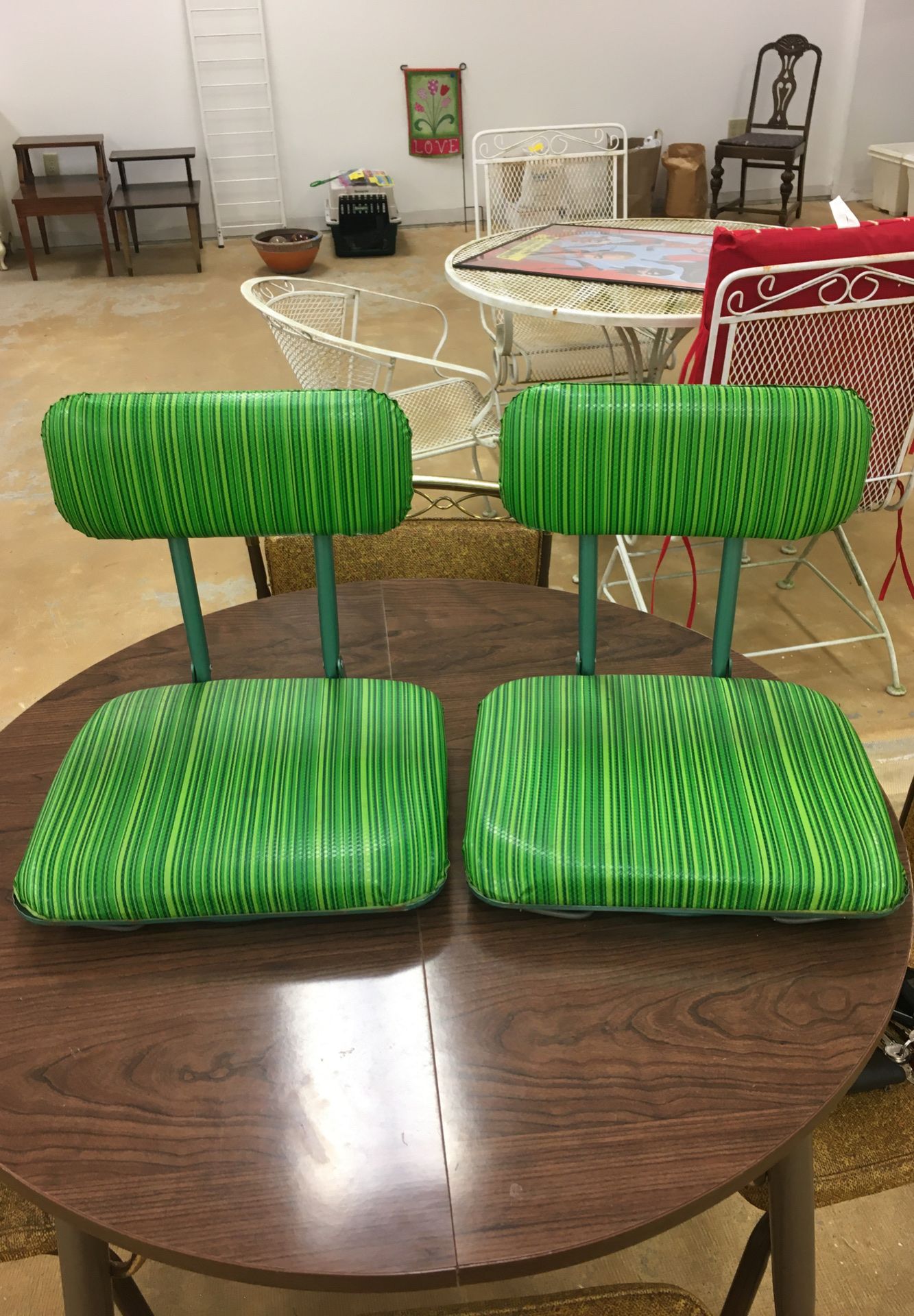Set of two vintage folding stadium seats!! Excellent condition.