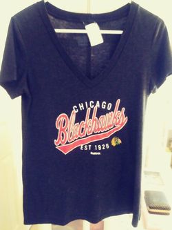 Chicago Blackhawks Hockey NHL Reebok Women's V-Neck T-Shirt Size Large