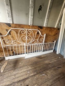 4pc  White Metal bed frame headboard and footboard