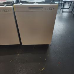 GE GDF510PGRW dishwasher 24 Inch White