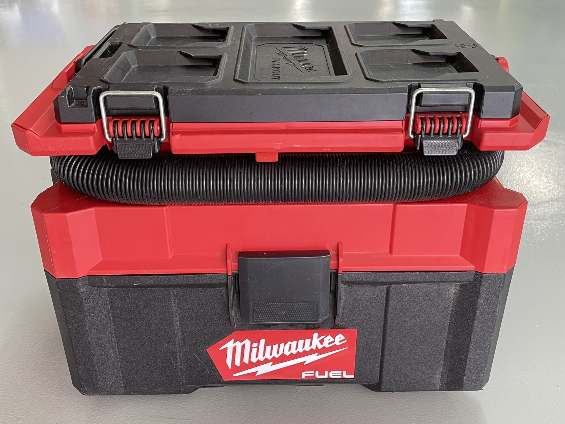 Milwaukee 0970-20 M18 FUEL Packout 2.5 Gallon Wet/Dry Vacuum