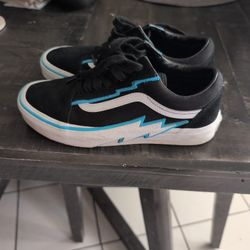 Girls Vans Size 6 And 1/2 Fair Condition