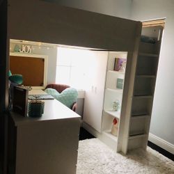 Twin Size Loft Bed With Build In Desk An Closet Storage 