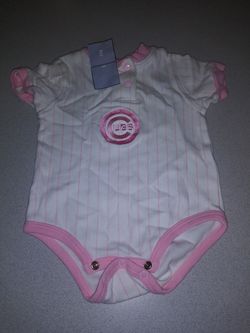 3/6 GIRLS CHICAGO CUBS ONESIE FROM MAJESTIC WITH SEWN ON PATCH NEW WITH TAG