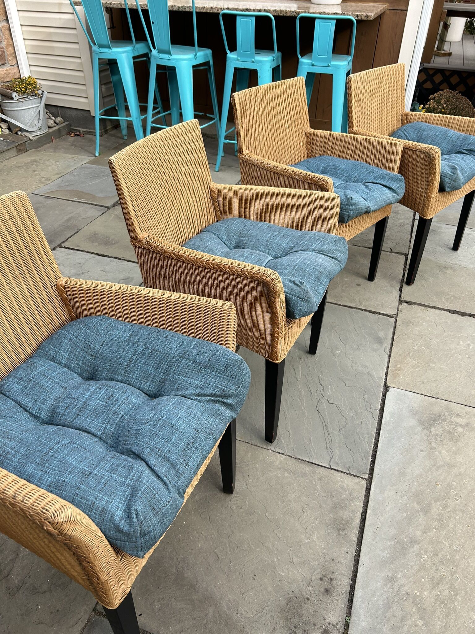 Wicker Chairs And Cushions