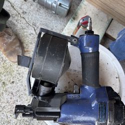 Central Pneumatic Industrial 11 Gauge Roofing Nailer