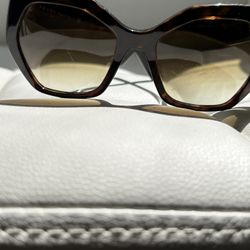 Prada SPR 16R Tortoise Sunglasses Authentic Italy - Used