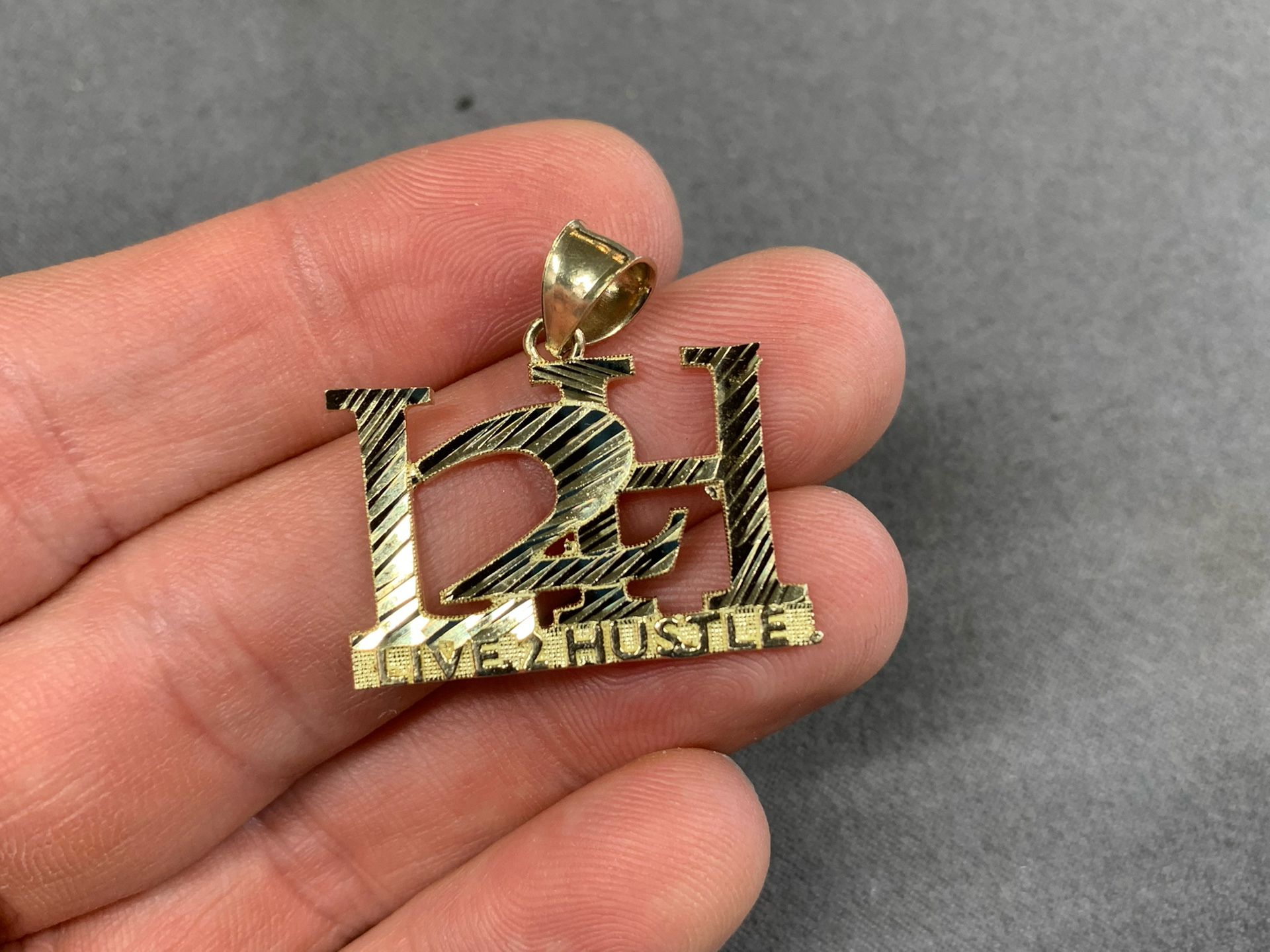 10K Yellow Gold Live 2 Hustle Pendant Charm 