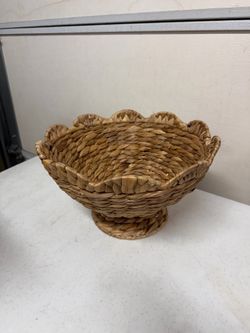 Woven Pedestal Fruit Bowl Basket