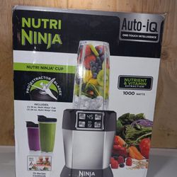 Nutri Ninja Auto iQ Pro Complete Table Top Blender Set with Cups and Recipe  Book for Sale in Tacoma, WA - OfferUp