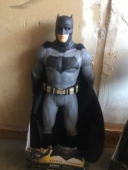 Big Figs Batman 18” 1/4 scale Figure V Superman