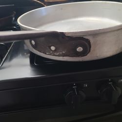 Extra large 14 inch Wagner Ware Heavy thick Magnalite Skillet. Commercial. 2164