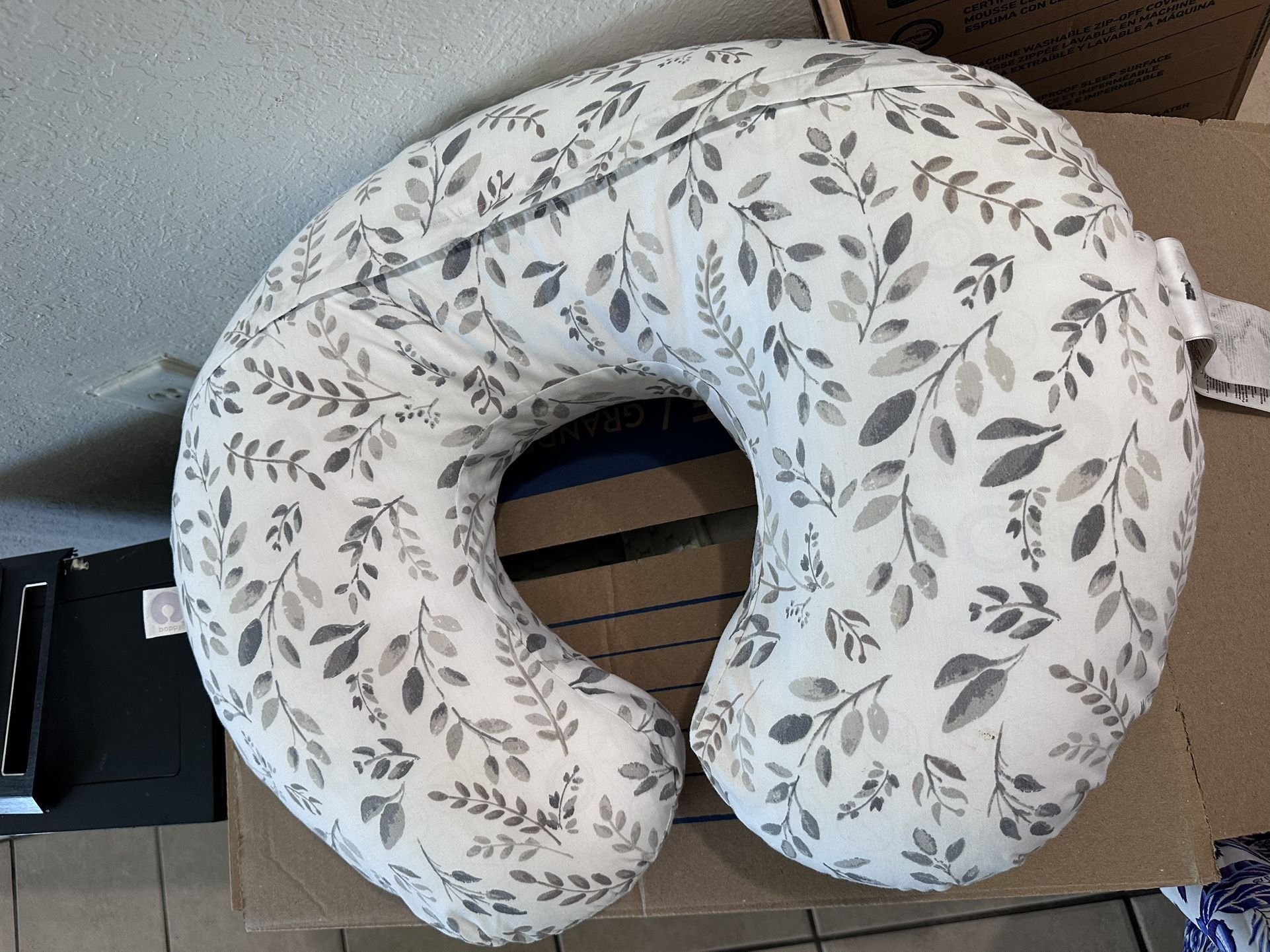 Almohada Boppy para bebé – Excelente estado