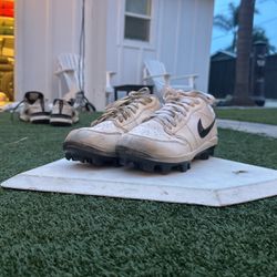Nike Air Jordon Plastic Baseball Cleats Size: 8.5