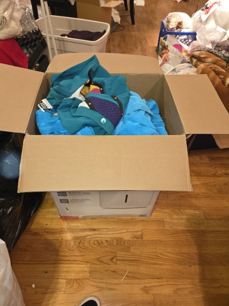 Large box of women's clothing $5 ALL vintage clothes ladies fashion tops bottoms shirts robes pants