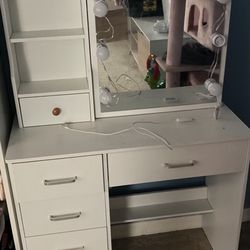 Vanity With Lights 