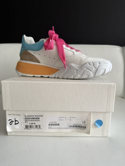 Alexander mcqueen Authentic Woman Size 7 / 37 Like New