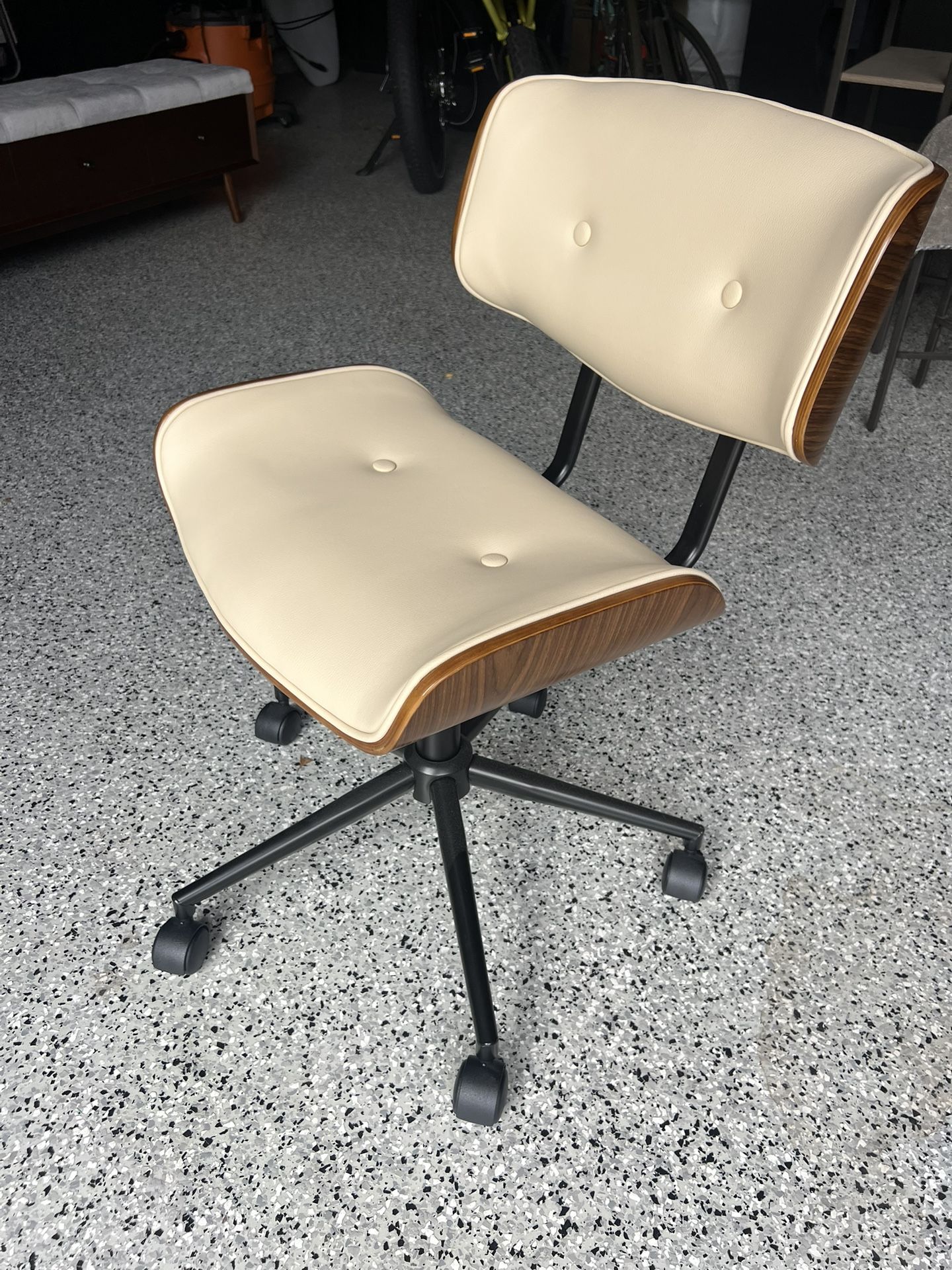 MCM Solid Wood And Grain Leather Office Chair