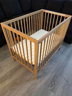 Wooden Baby Crib with Mattress