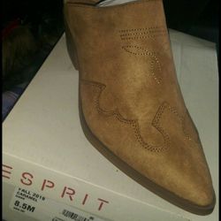  UGG Boots Sz 6.5 New $89, Also checkout some of my selections in this ad & in my profile for sale like dress shoes, Jordan, North Face Jackets, etc..