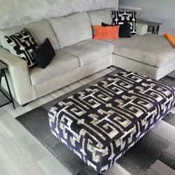 Modern & Contemporary Sectional Chaise Sofa 