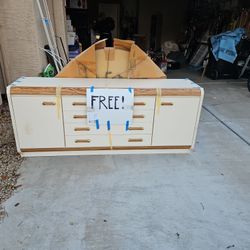 Free dresser With Round Mirror