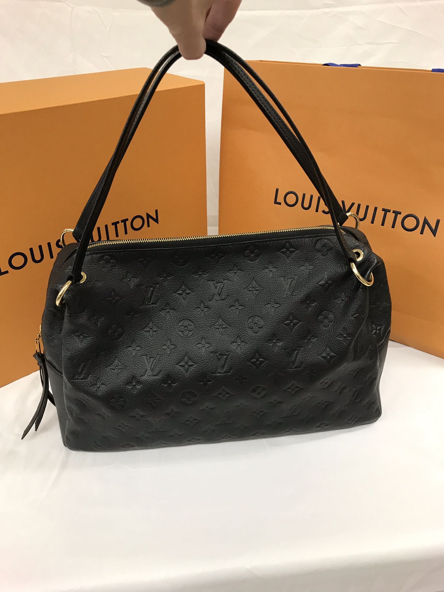 2018 Louis Vuitton Malletiera Paris En 1854 (Hand Bag ) for Sale in  Springfield, OH - OfferUp