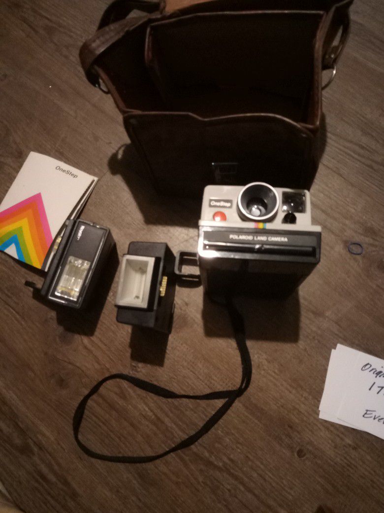 VINTAGE POLAROID "ONE STEP" WITH 2 FLASH ACCESSORIES CAMERA