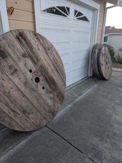 Free wooden electrical reel tops different sizes