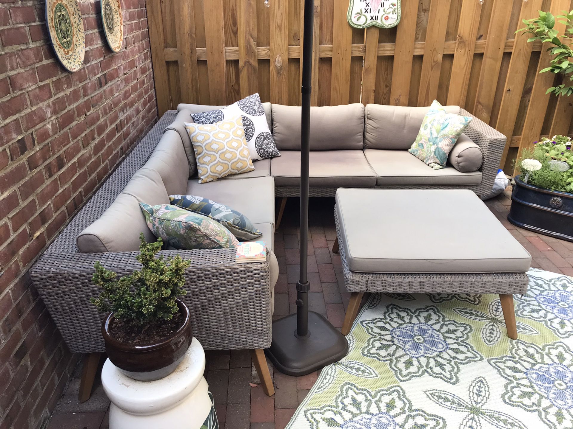 Patio Sectional with ottoman, grey