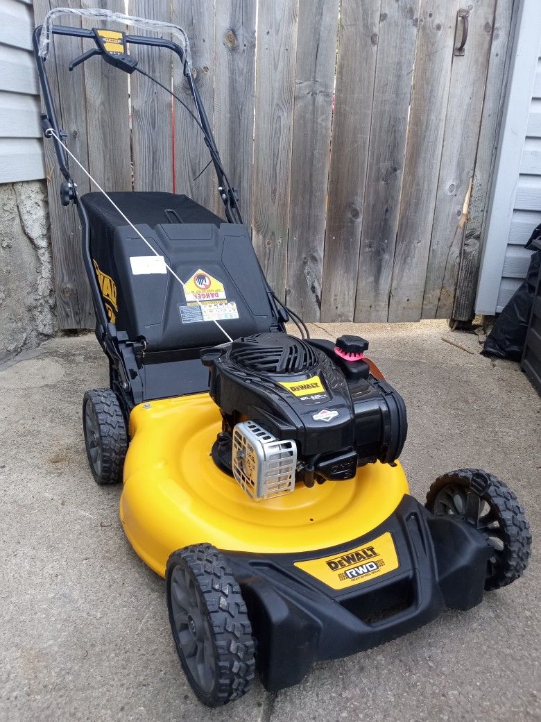 Like-New DeWalt 21" Inch 625EXI Gas RWD Self Propelled Lawnmower With Bag